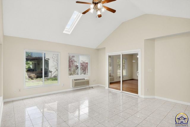 2217 SW Pondview DR, Topeka, KS 66614