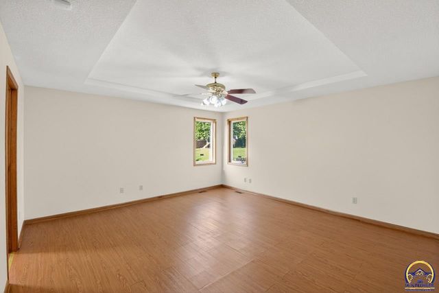 2217 SW Pondview DR, Topeka, KS 66614
