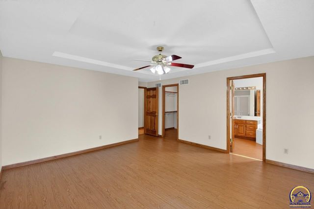 2217 SW Pondview DR, Topeka, KS 66614