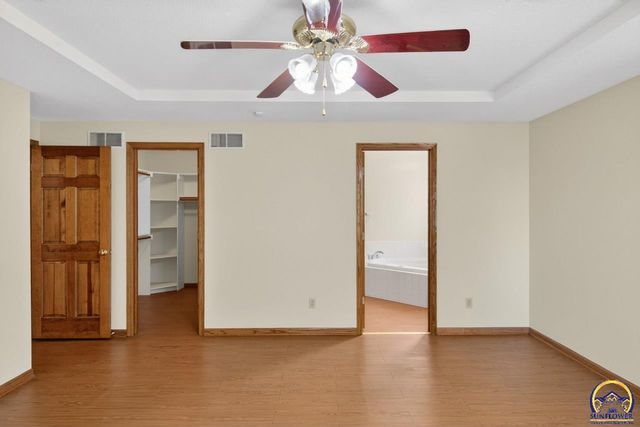 2217 SW Pondview DR, Topeka, KS 66614
