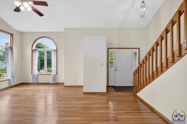 2217 SW Pondview DR, Topeka, KS 66614