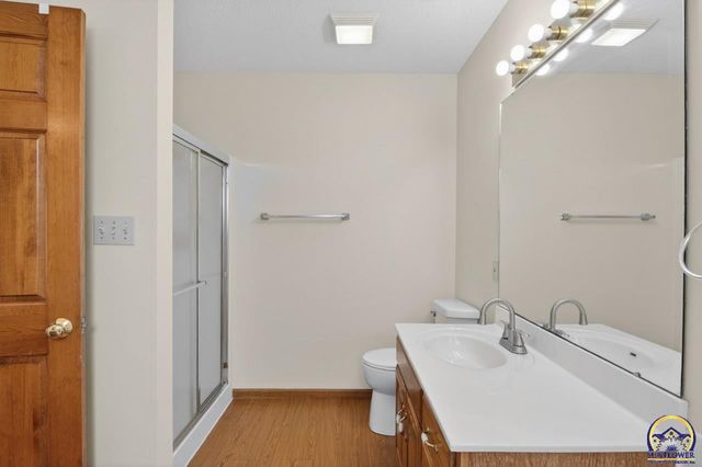 2217 SW Pondview DR, Topeka, KS 66614