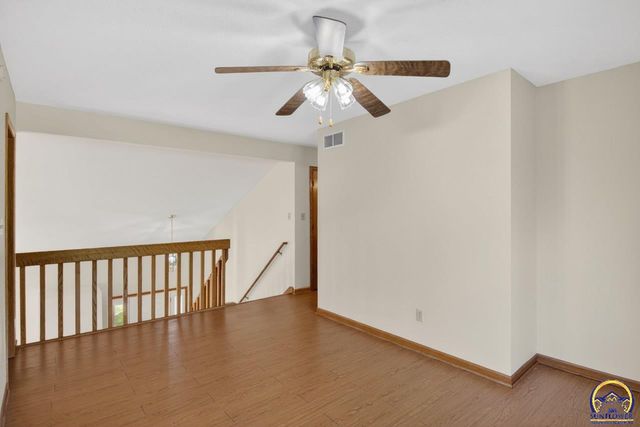 2217 SW Pondview DR, Topeka, KS 66614