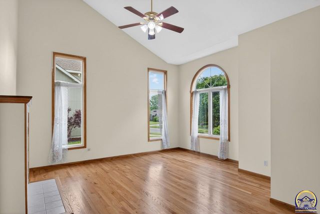 2217 SW Pondview DR, Topeka, KS 66614