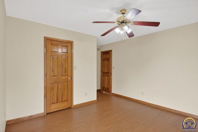 2217 SW Pondview DR, Topeka, KS 66614