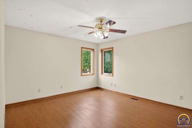 2217 SW Pondview DR, Topeka, KS 66614