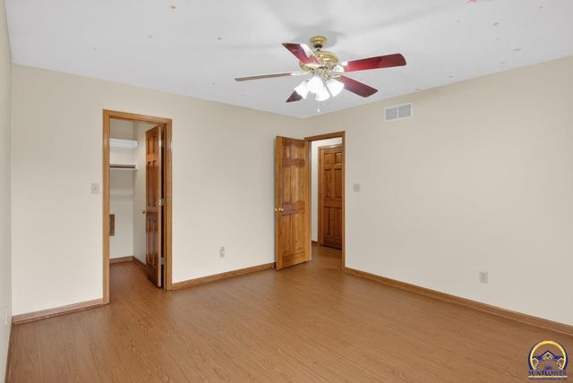 2217 SW Pondview DR, Topeka, KS 66614