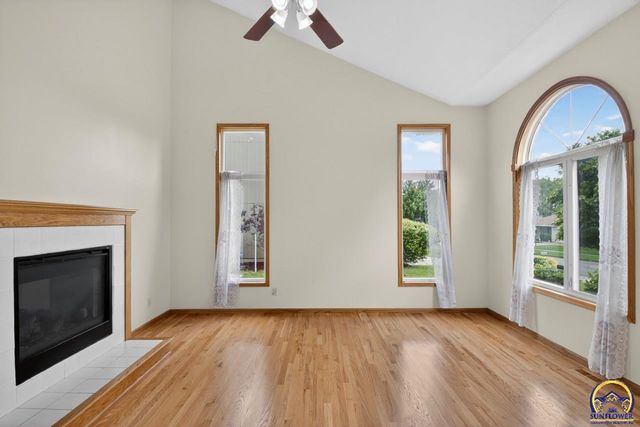 2217 SW Pondview DR, Topeka, KS 66614