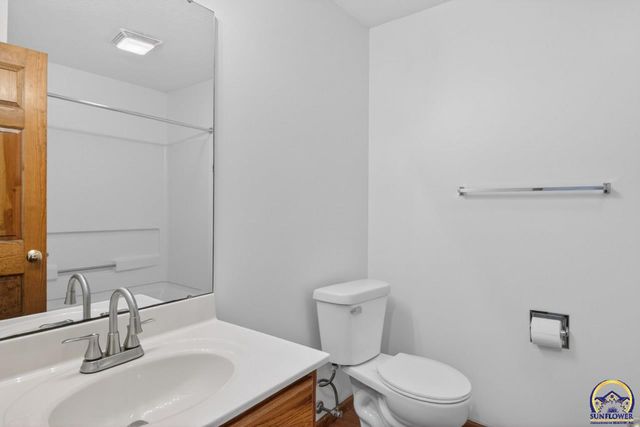 2217 SW Pondview DR, Topeka, KS 66614