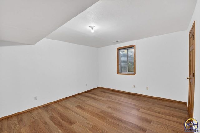 2217 SW Pondview DR, Topeka, KS 66614