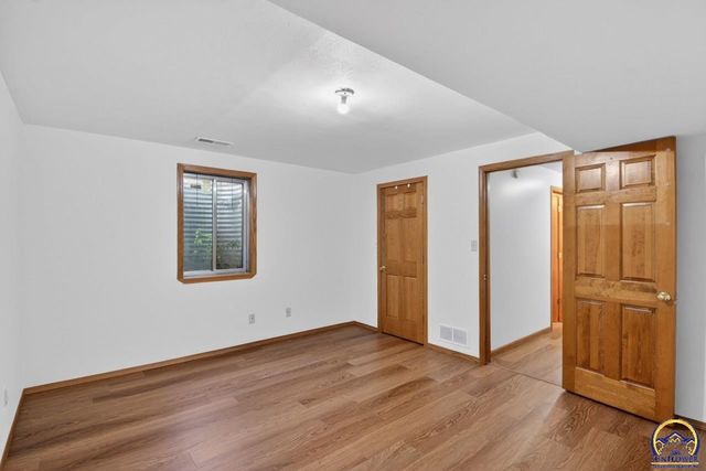 2217 SW Pondview DR, Topeka, KS 66614