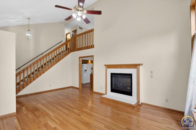 2217 SW Pondview DR, Topeka, KS 66614