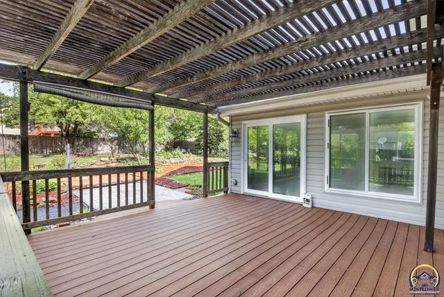 2217 SW Pondview DR, Topeka, KS 66614