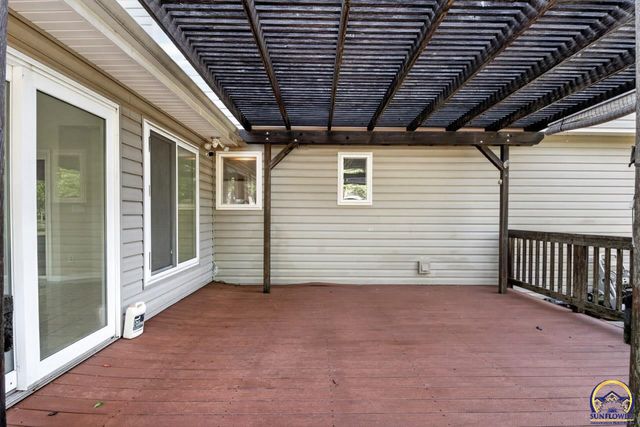 2217 SW Pondview DR, Topeka, KS 66614