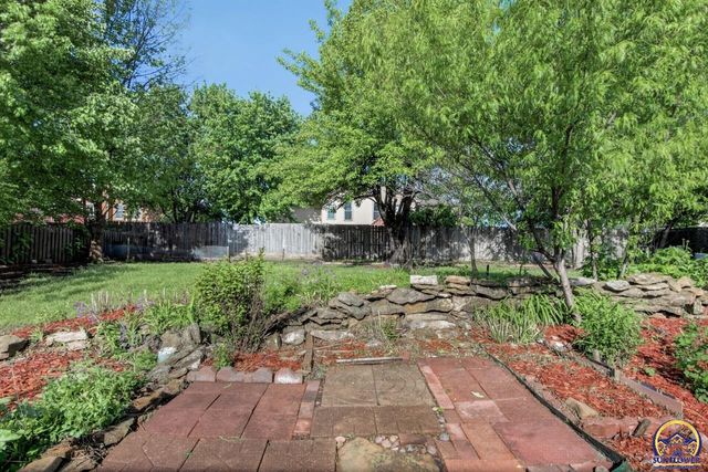 2217 SW Pondview DR, Topeka, KS 66614