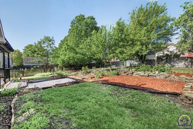 2217 SW Pondview DR, Topeka, KS 66614