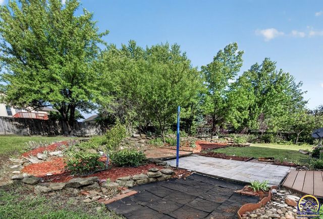 2217 SW Pondview DR, Topeka, KS 66614