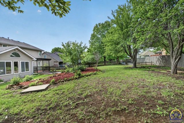 2217 SW Pondview DR, Topeka, KS 66614