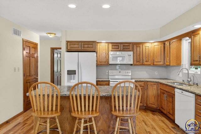 2217 SW Pondview DR, Topeka, KS 66614