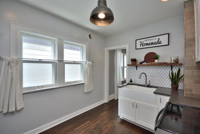 3662 S Ahmedi AVENUE, Saint Francis, WI 53235