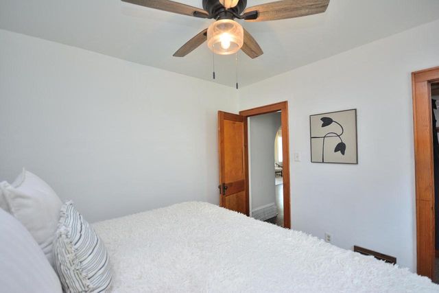 3662 S Ahmedi AVENUE, Saint Francis, WI 53235