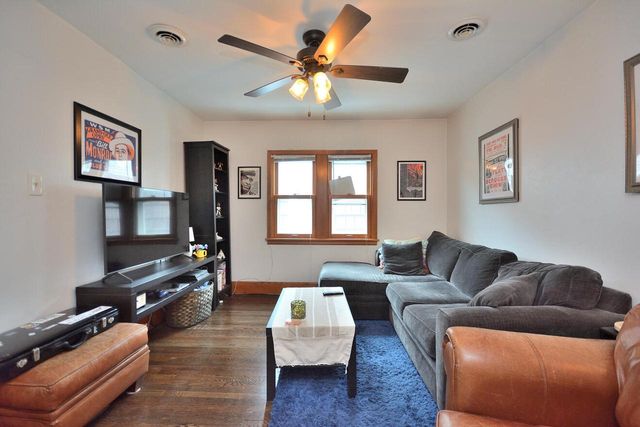 3662 S Ahmedi AVENUE, Saint Francis, WI 53235