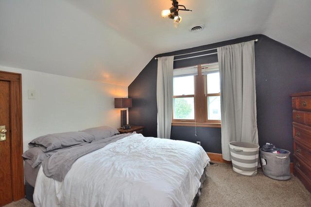 3662 S Ahmedi AVENUE, Saint Francis, WI 53235