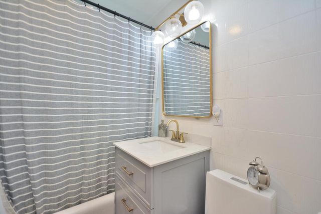 3662 S Ahmedi AVENUE, Saint Francis, WI 53235