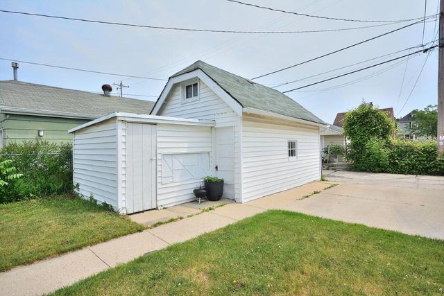 3662 S Ahmedi AVENUE, Saint Francis, WI 53235
