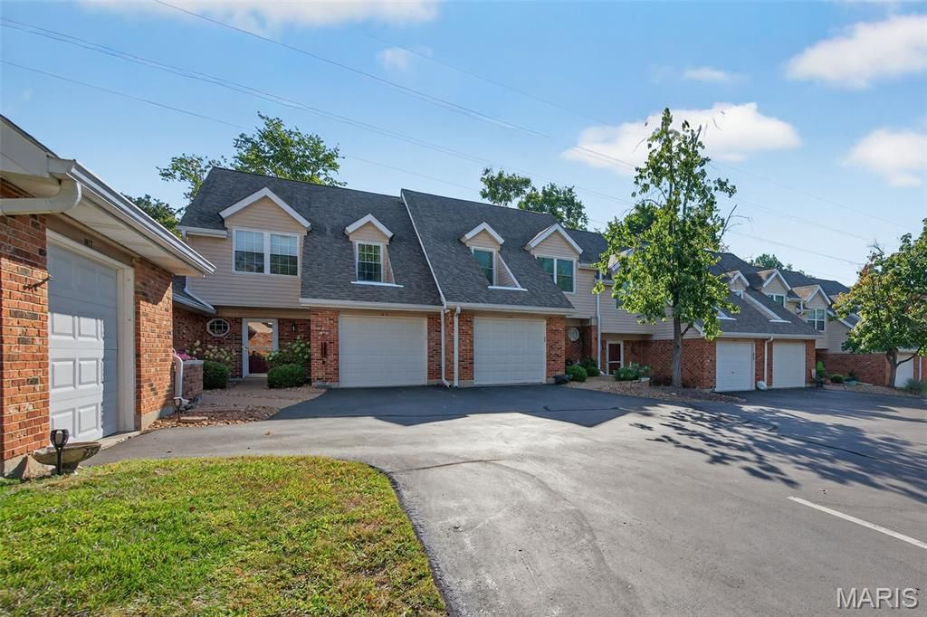 1019 Pocono Trail, Ballwin, MO 63021