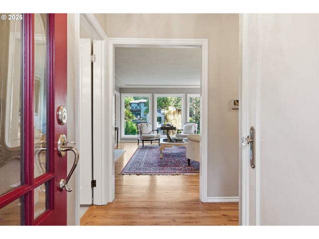 17332 LAKE HAVEN Dr, Lake Oswego, OR 97035