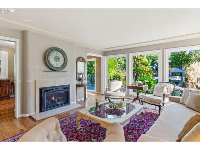 17332 LAKE HAVEN Dr, Lake Oswego, OR 97035