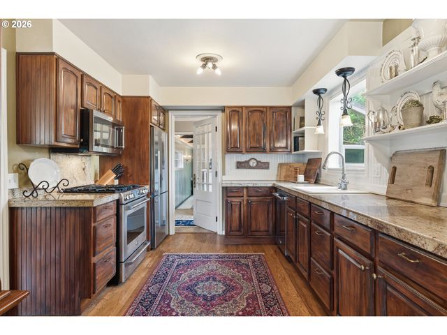 17332 LAKE HAVEN Dr, Lake Oswego, OR 97035