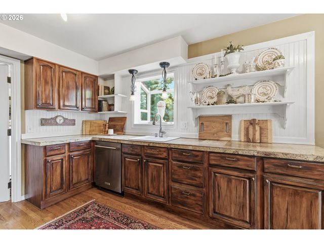 17332 LAKE HAVEN Dr, Lake Oswego, OR 97035