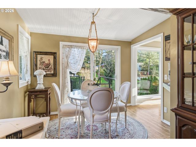 17332 LAKE HAVEN Dr, Lake Oswego, OR 97035