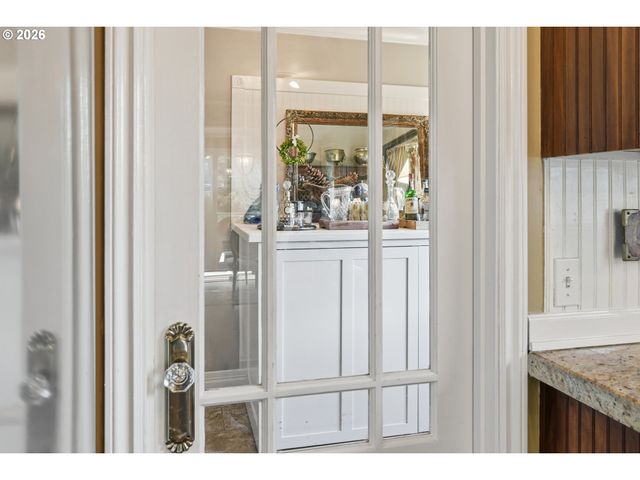 17332 LAKE HAVEN Dr, Lake Oswego, OR 97035