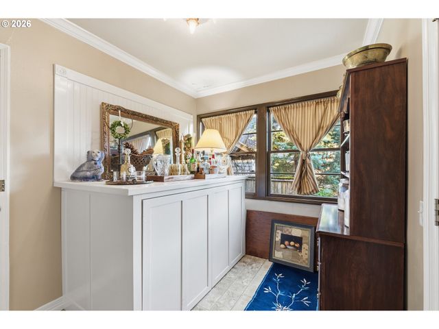 17332 LAKE HAVEN Dr, Lake Oswego, OR 97035