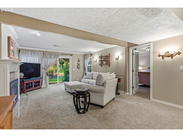 17332 LAKE HAVEN Dr, Lake Oswego, OR 97035