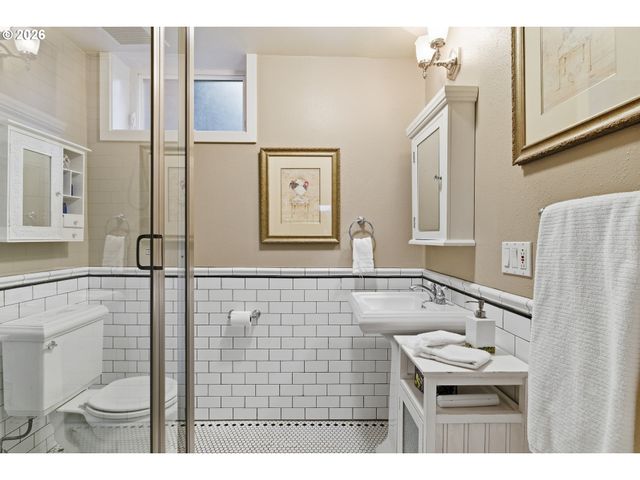 17332 LAKE HAVEN Dr, Lake Oswego, OR 97035