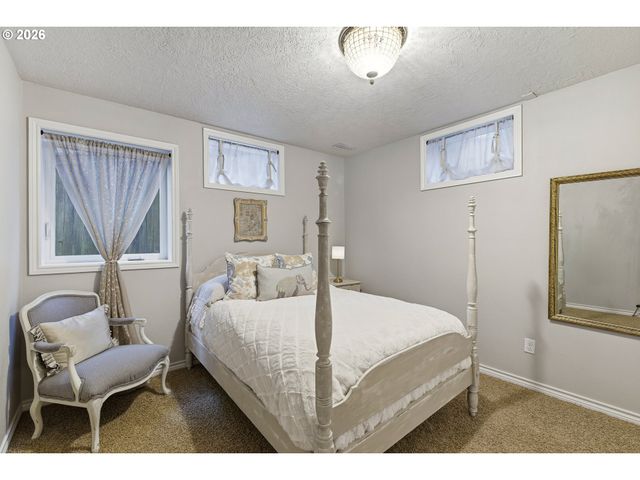 17332 LAKE HAVEN Dr, Lake Oswego, OR 97035