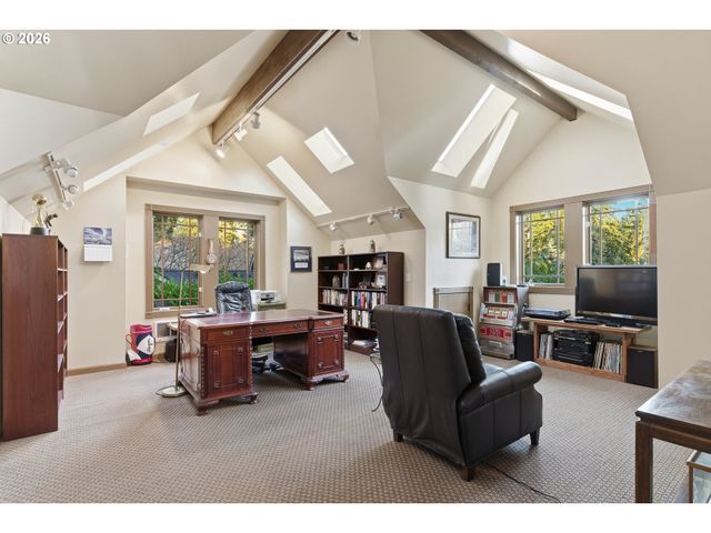 17332 LAKE HAVEN Dr, Lake Oswego, OR 97035