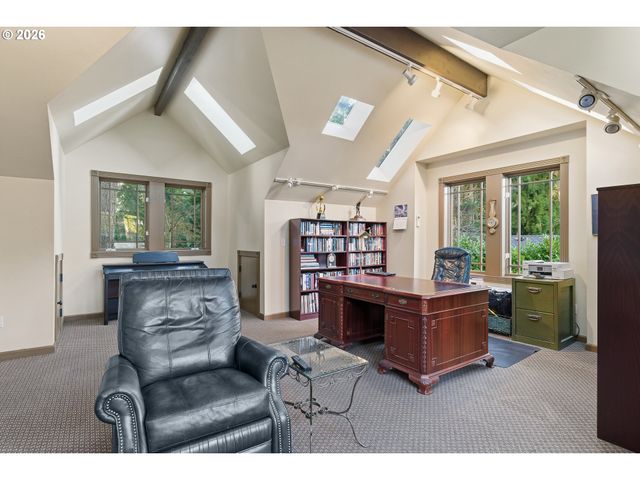 17332 LAKE HAVEN Dr, Lake Oswego, OR 97035