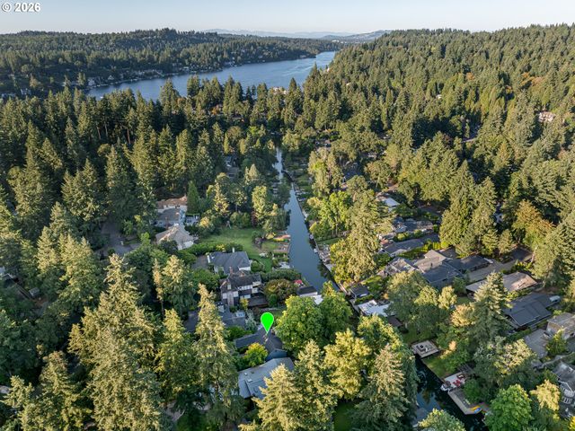 17332 LAKE HAVEN Dr, Lake Oswego, OR 97035