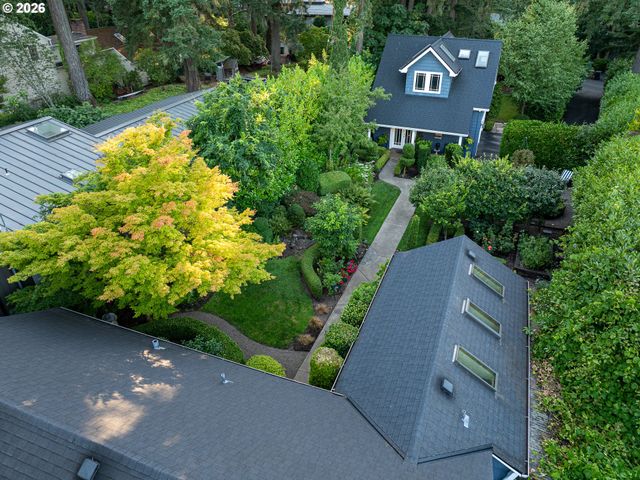 17332 LAKE HAVEN Dr, Lake Oswego, OR 97035