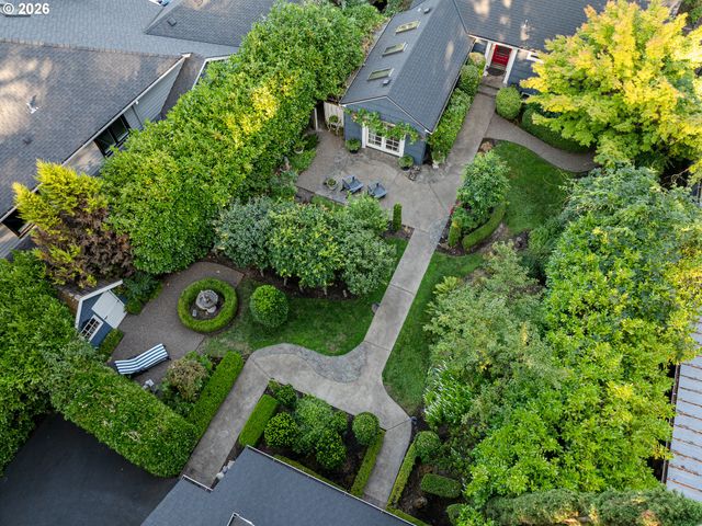 17332 LAKE HAVEN Dr, Lake Oswego, OR 97035