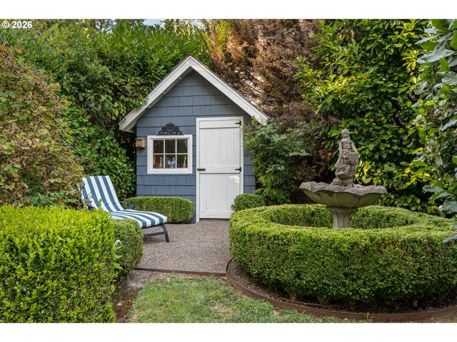 17332 LAKE HAVEN Dr, Lake Oswego, OR 97035