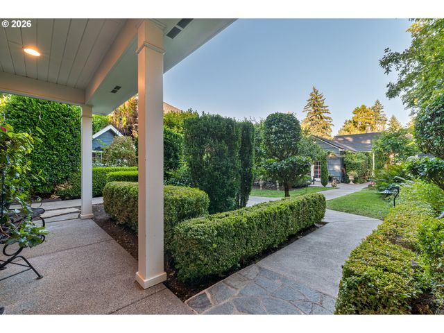 17332 LAKE HAVEN Dr, Lake Oswego, OR 97035