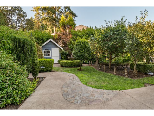 17332 LAKE HAVEN Dr, Lake Oswego, OR 97035