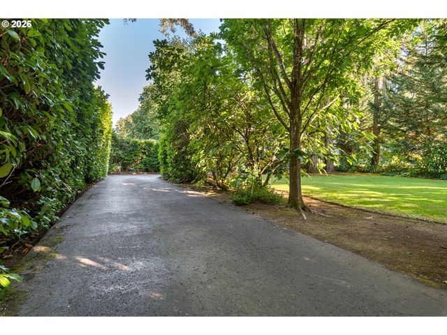 17332 LAKE HAVEN Dr, Lake Oswego, OR 97035