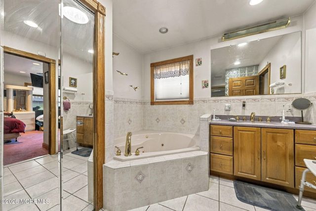 33 Havens Bridge Road, Farmingdale, NJ 07727
